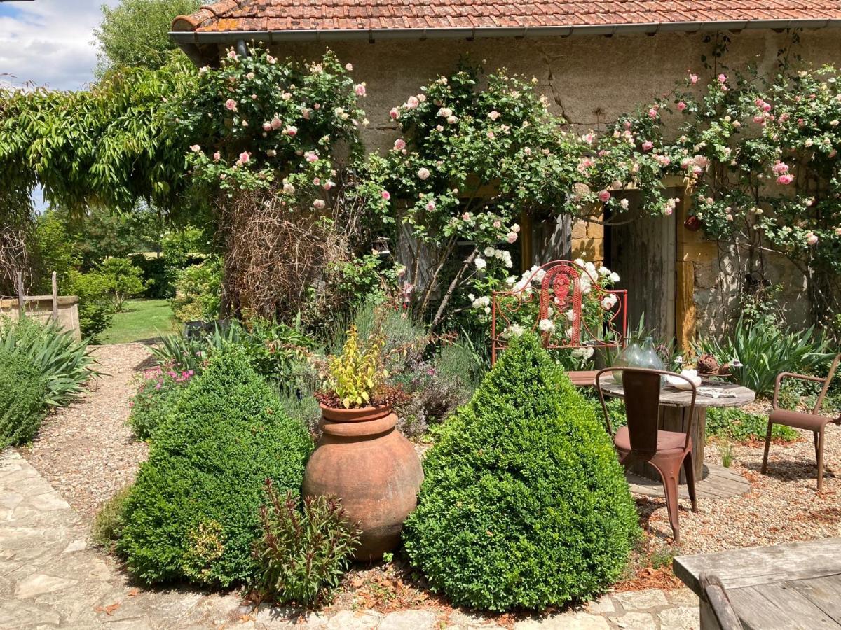 Bed and Breakfast Les Jardins Des Soussilanges Céron Esterno foto